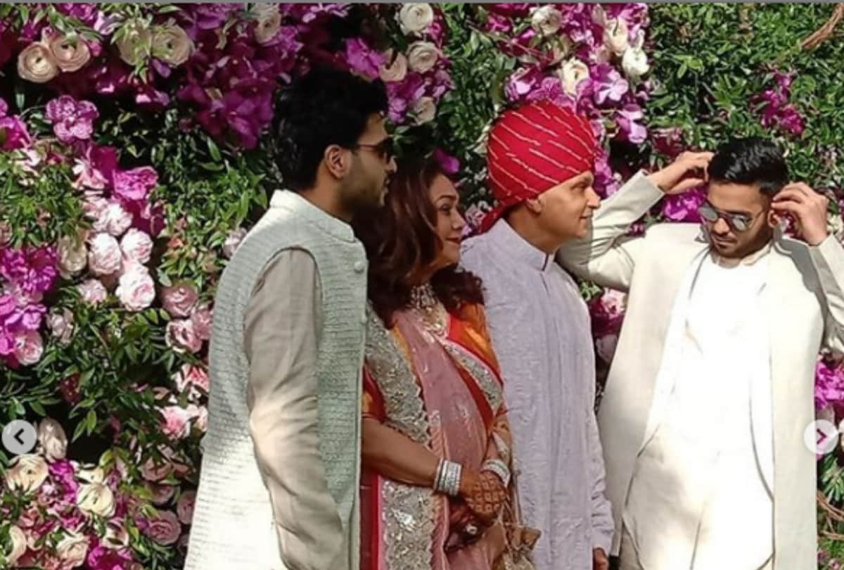 anil ambani reached with family at akash ambani shloka mehta wedding