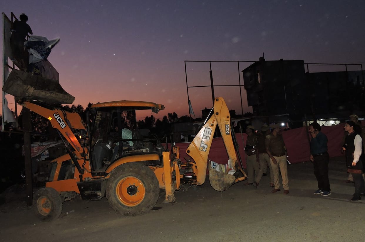 आचार संहिता लगते ही हरकत में आया प्रशासन