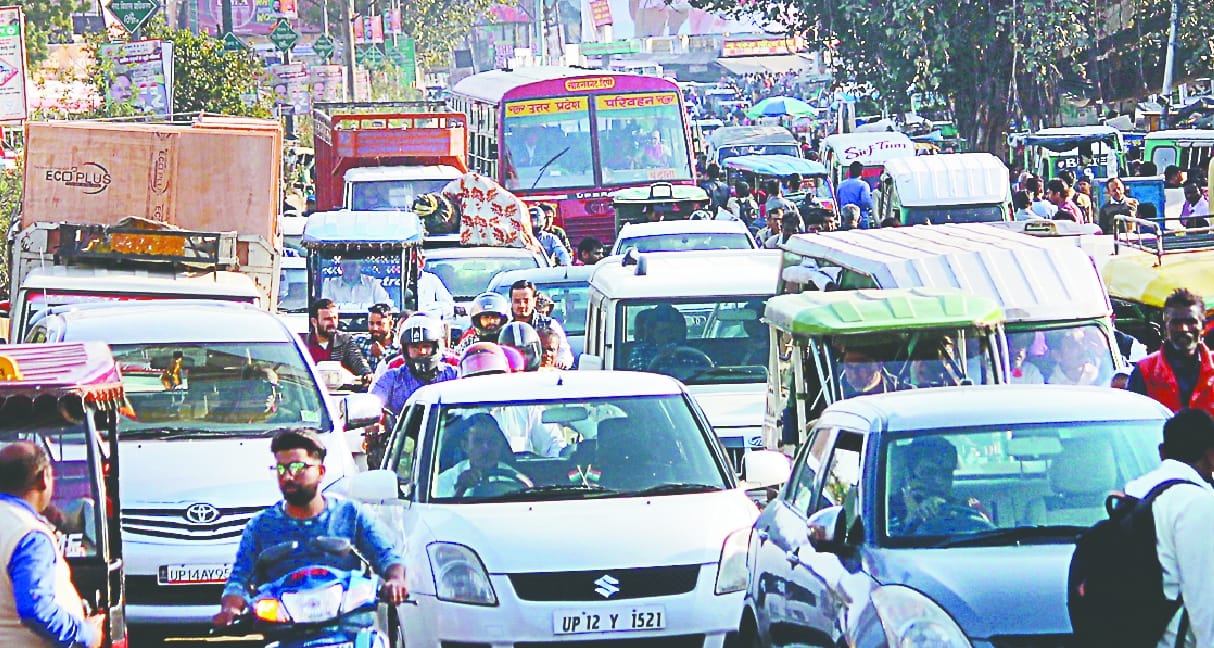 City jam on the second day, not visible traffic police