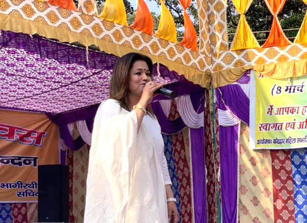 हास्य कलाकार घनानंद के चुटकलों ने लोगों को खूब गुदगुदाया