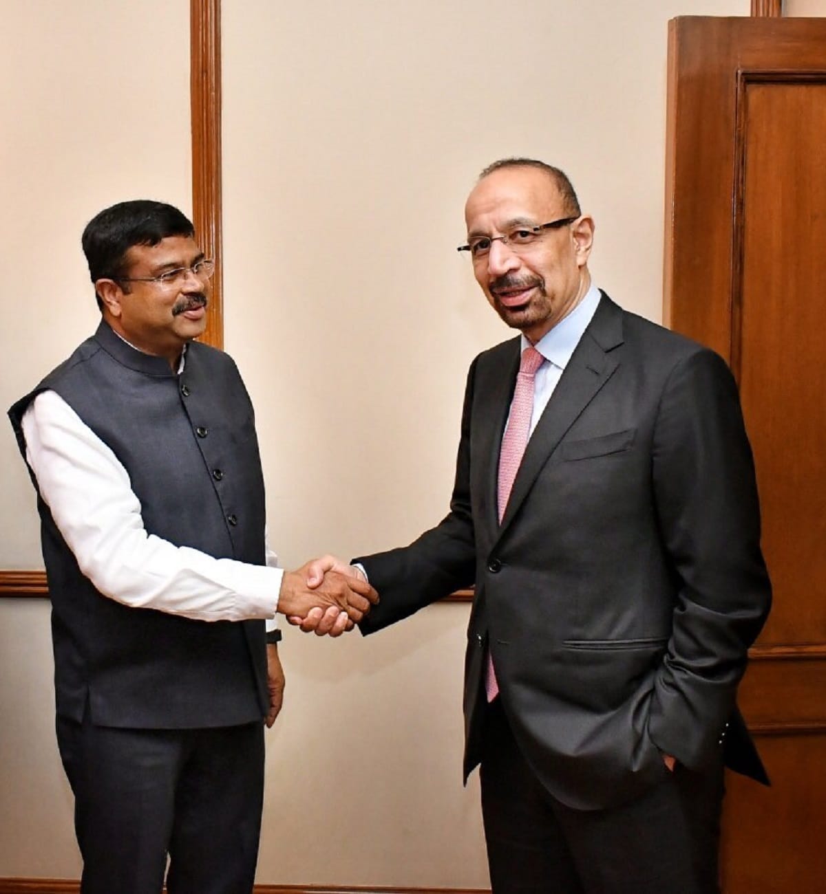 India invites Saudi Arabia to investment in strategic oil storage