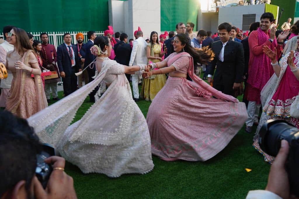 Isha Ambani look gorgeous in brother Akash Ambani wedding