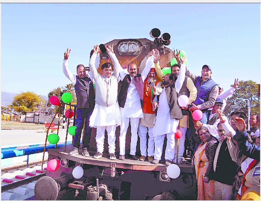 Express runs from tanakpur to delhi