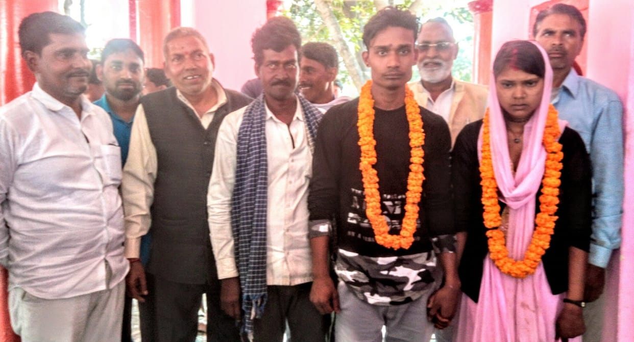 प्रेमी युगल की पुलिस ने कराई शादी
