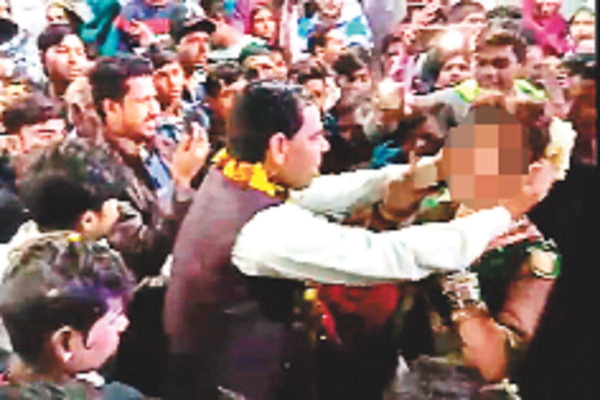 Meerut, Nagin dance of BSP councilor, video becomes viral on social media