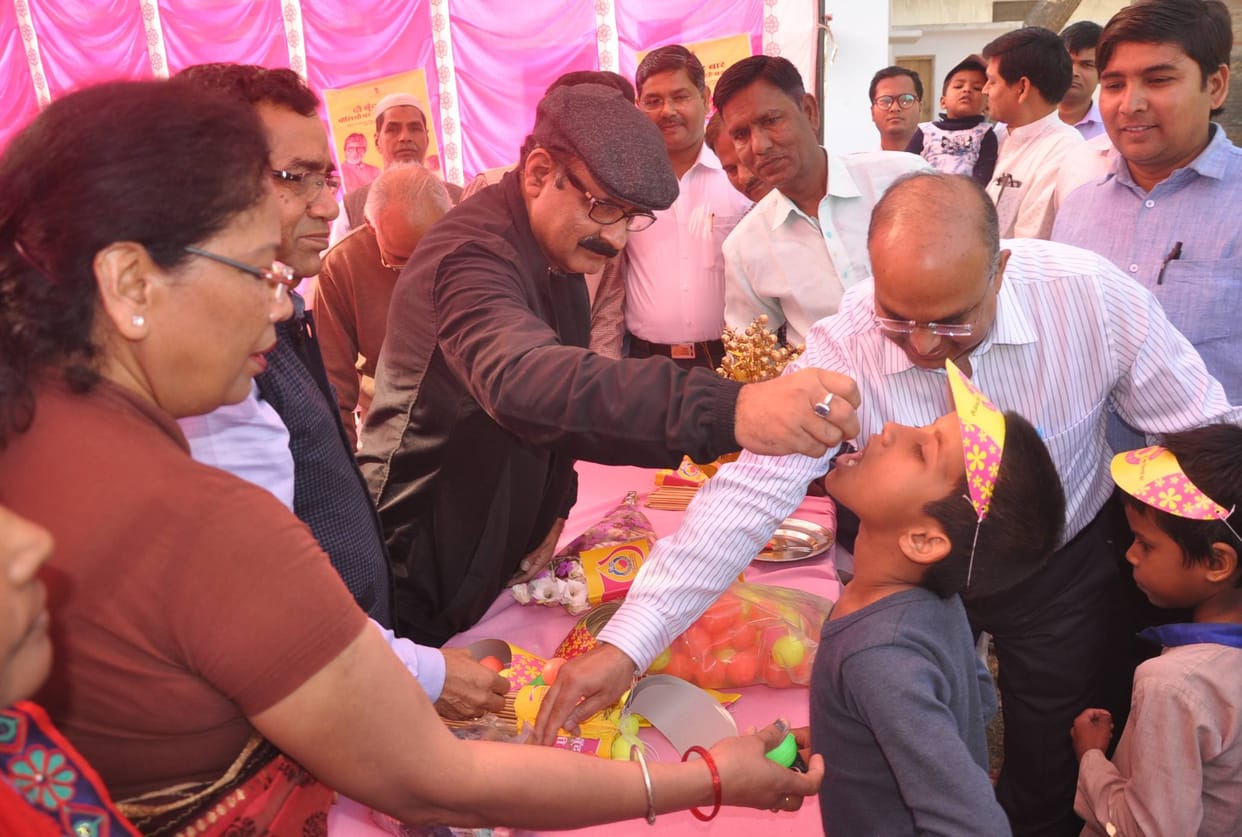 Polio dose drink, baby will remain healthy