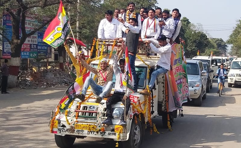 पिता के समर्थन में प्रसपा महासचिव ने किया रोड शो
