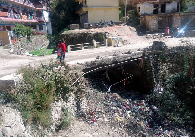 बदहाल यमुनोत्री हाईवे को यात्रा से पूर्व दुरुस्त कराने की मांग
