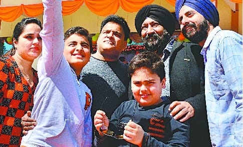 क्रेडिट शो! बच्चे निराश- पापा प्लेन कहां है