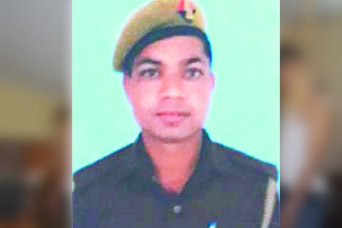 murder and then suicide, cop wrote a suicide note by sitting near his dead wife in Baghpat