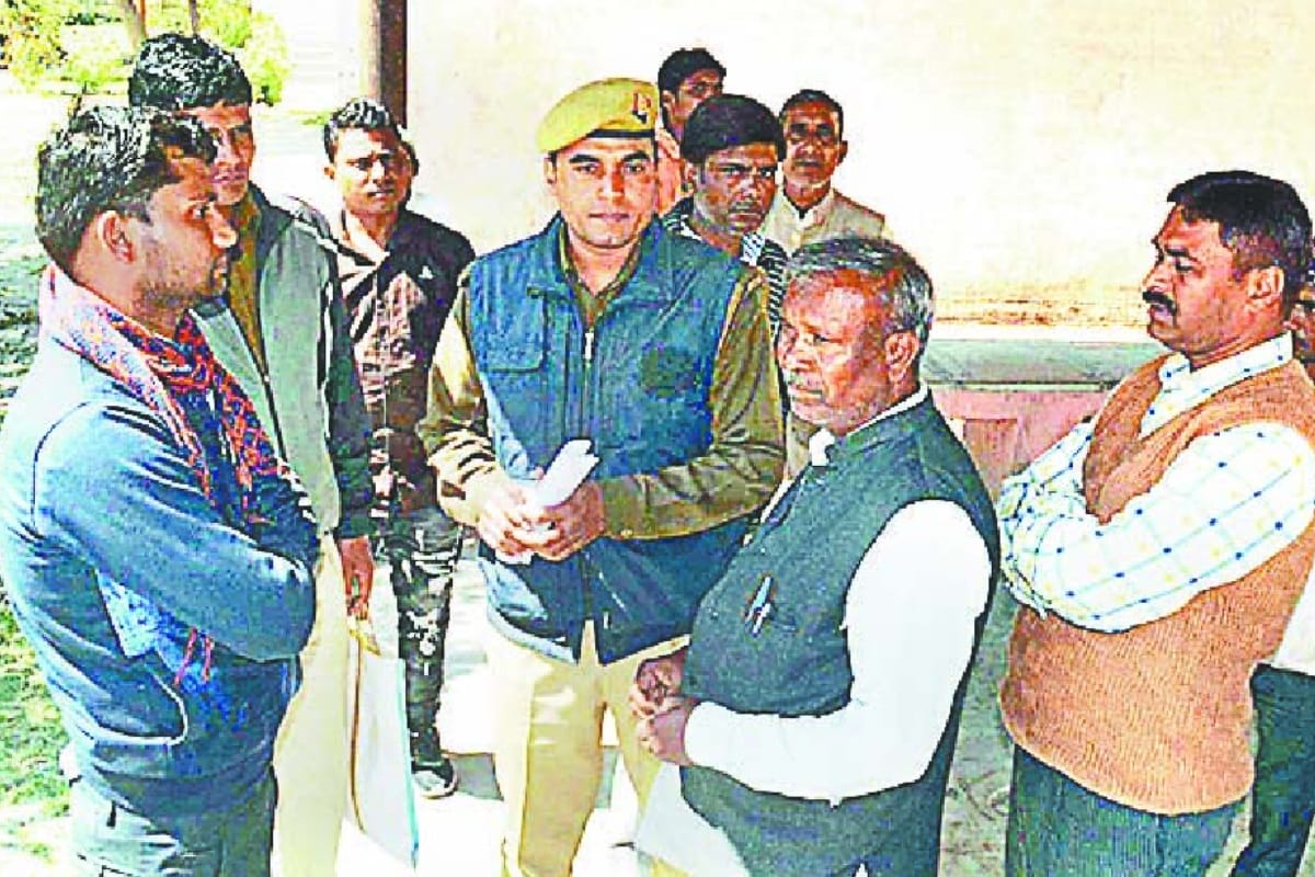 murder and then suicide, cop wrote a suicide note by sitting near his dead wife in Baghpat