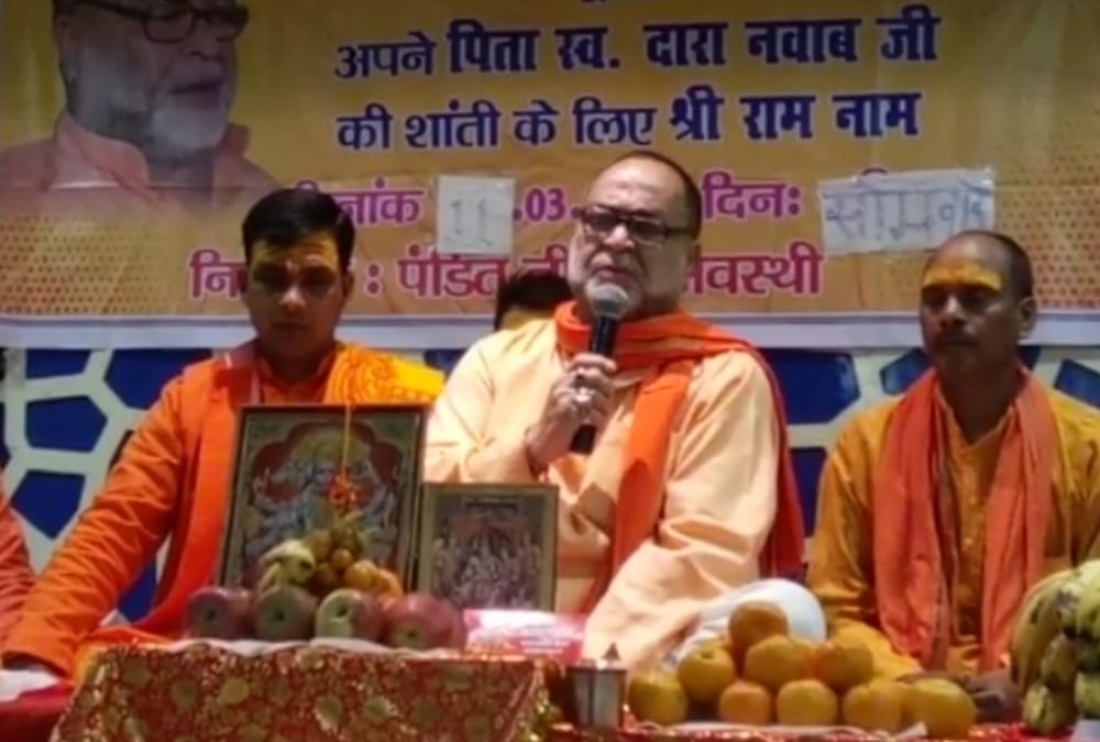 bukkal nawab performs pooja to tribute his father.