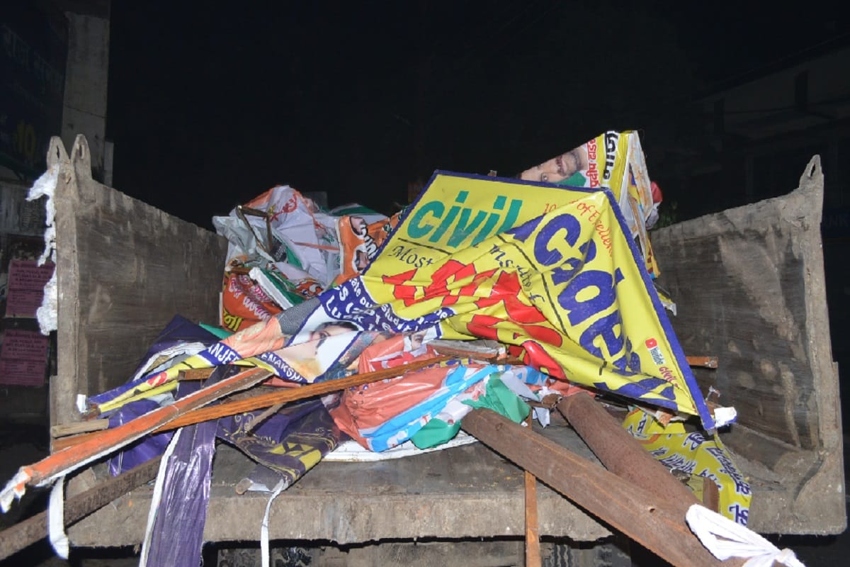 Meerut, After code of conduct police alert and Remove banners of political parties from the city