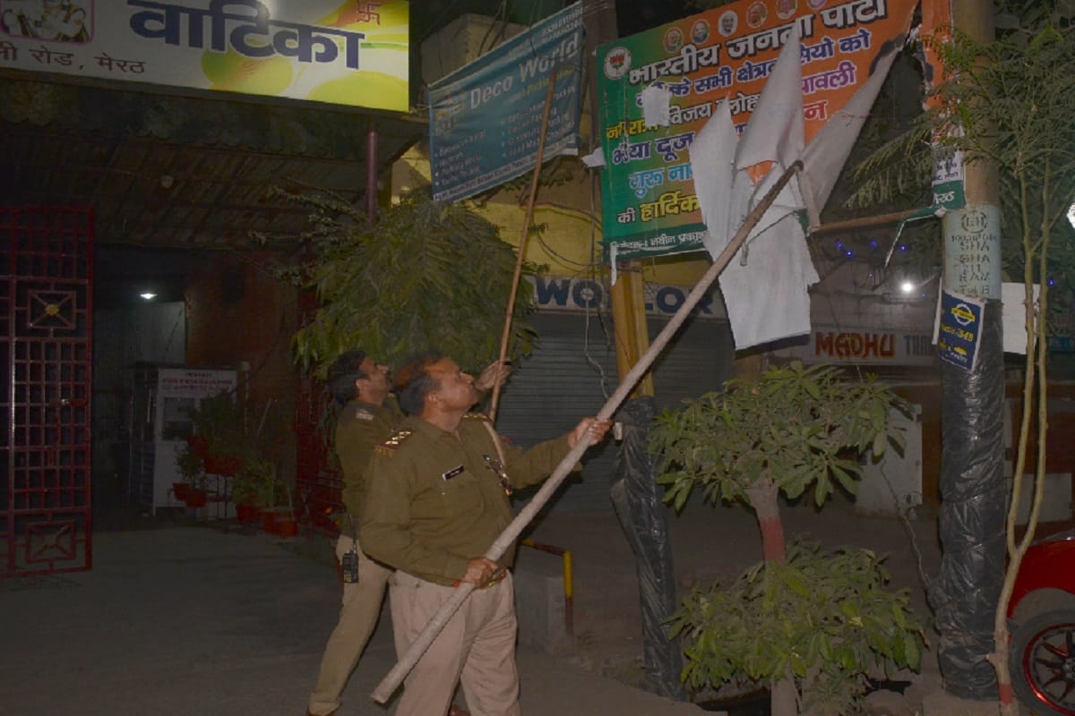 Meerut, After code of conduct police alert and Remove banners of political parties from the city