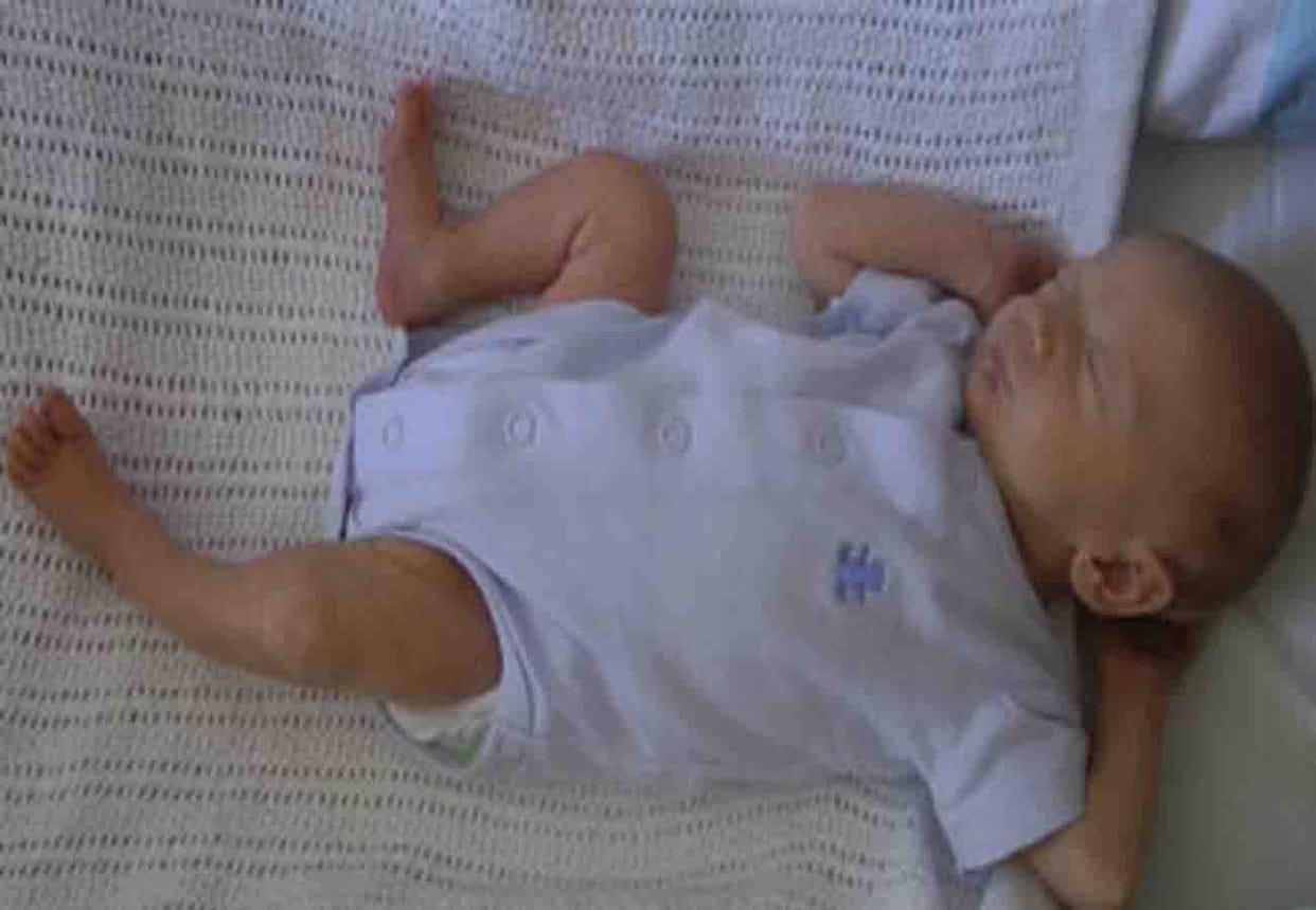 Weak newborn baby should be given artificial respiration