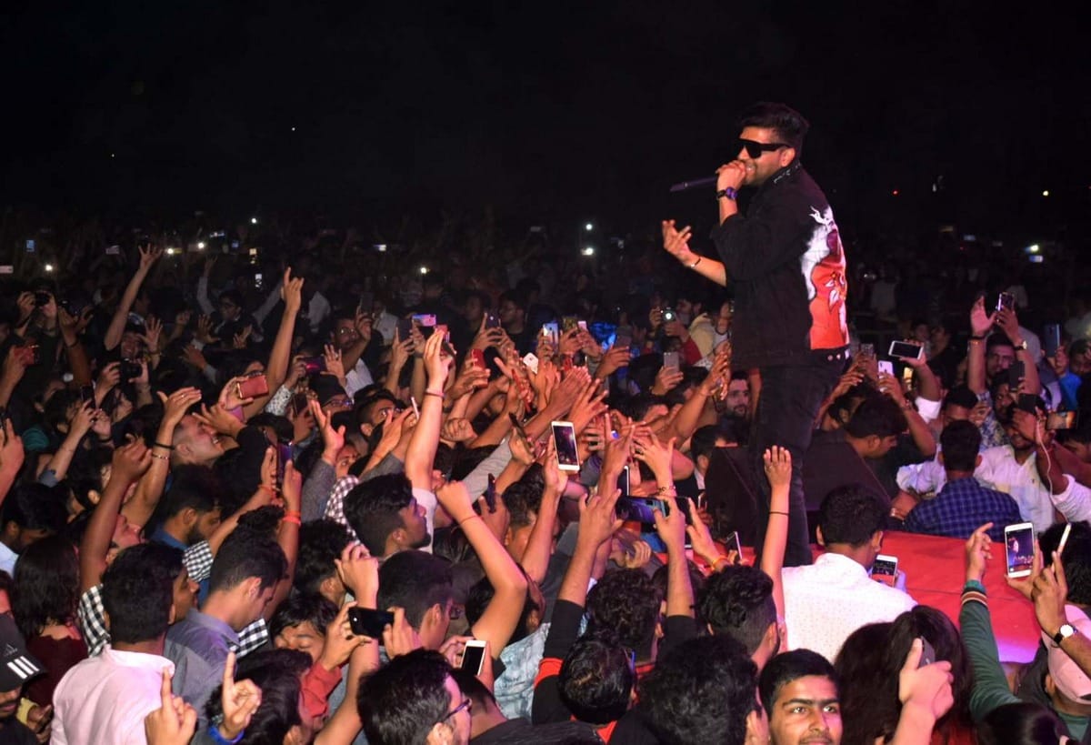 IIT BHU student exhibition air craft and guru randhawa sing in varanasi