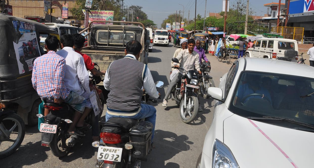 Jammed in the city from random stand vehicles