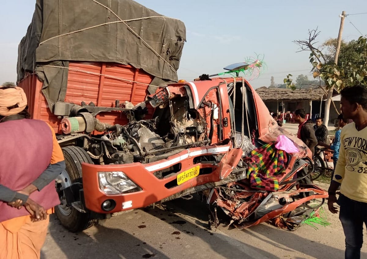 DCM  accident one died and driver injured in jaunpur