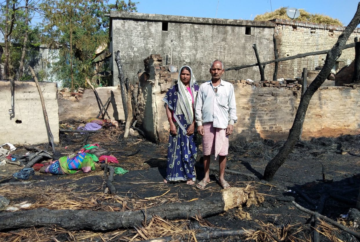 झोपड़ी में लगी आग, लाखों का नुकसान