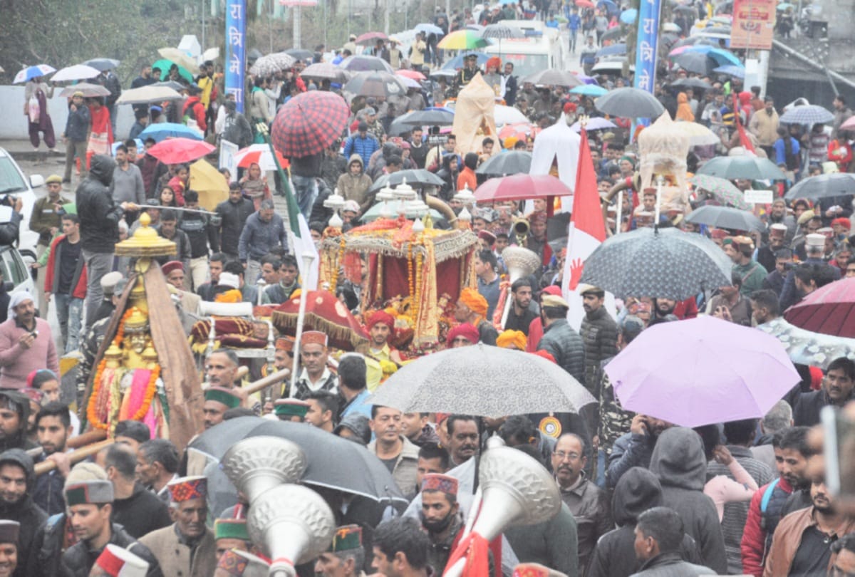 The end of the Mandi International Shivratri with the last Jaleb of Rajdev madhorai