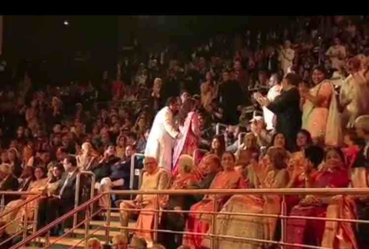 Nita Ambani dances to Krishna Bhajan Achyutam Keshavam at a mesmerising musical fountain