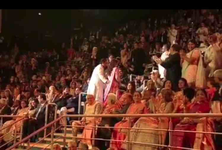 Nita Ambani dances to Krishna Bhajan Achyutam Keshavam at a mesmerising musical fountain