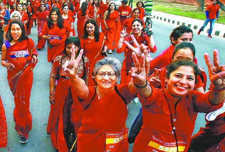 Womens Run on Road in Red Saree in Chandigarh
