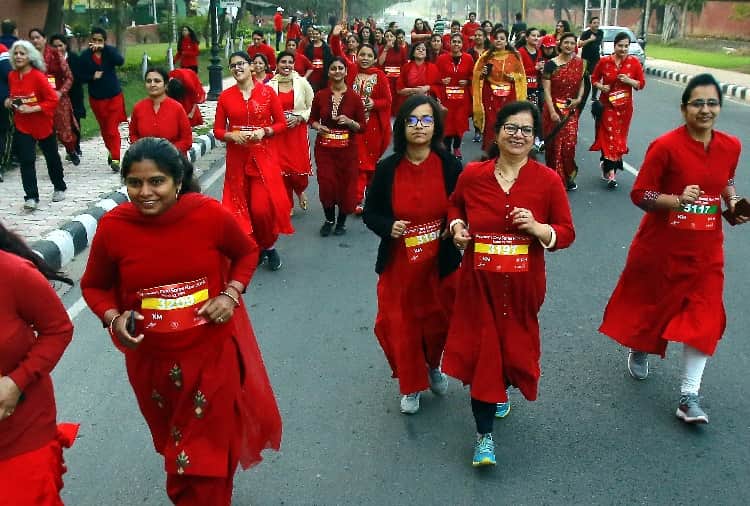 Womens Run on Road in Red Saree in Chandigarh