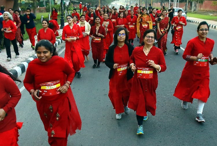 Womens Run on Road in Red Saree in Chandigarh