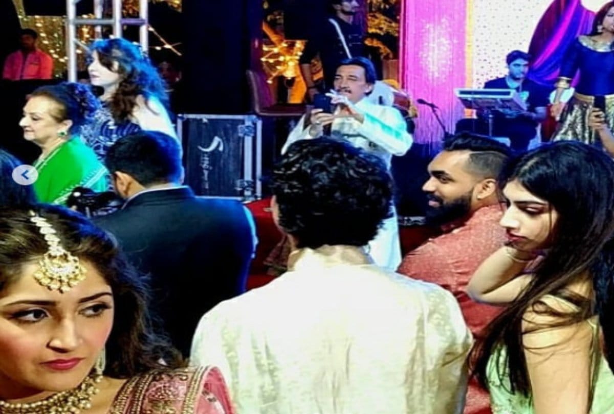 Sayyeshaa Saigal wedding saira banu danced in Grandniece wedding
