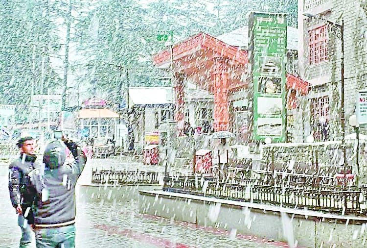 कुल्लू में मूसलाधार बारिश, रोहतांग-मनाली में बर्फबारी
