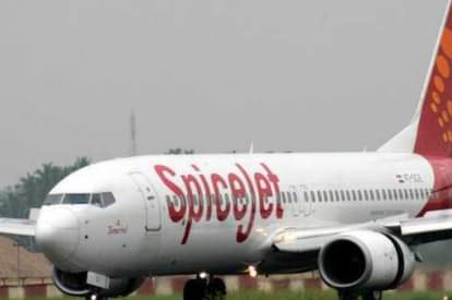 dgca suspends license of two spicejet pilots for wrong landing of plane