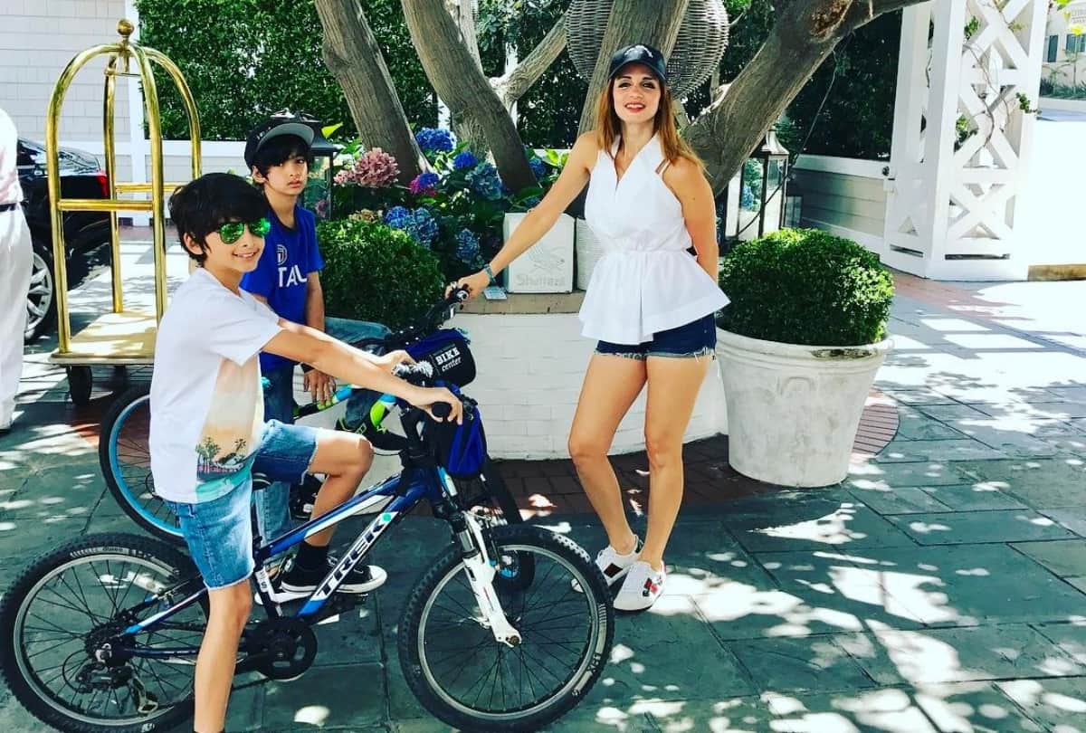 hrithik roshan ex wife sussanne khan on parenting two sons