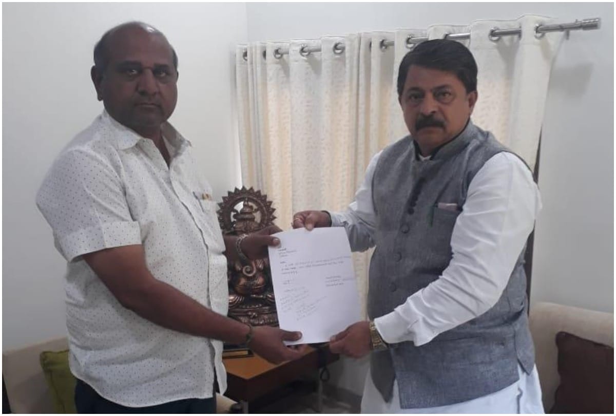 Lok Sabha Elections 2019: Congress MLA Vallabh Dharaviya resigns, Sawariya joins BJP