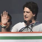 गांधीनगर में कांग्रेस रैली को संबोधित करती हुई प्रियंका गांधी वाड्रा