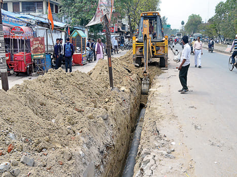Starting the work of laying pipeline in the city