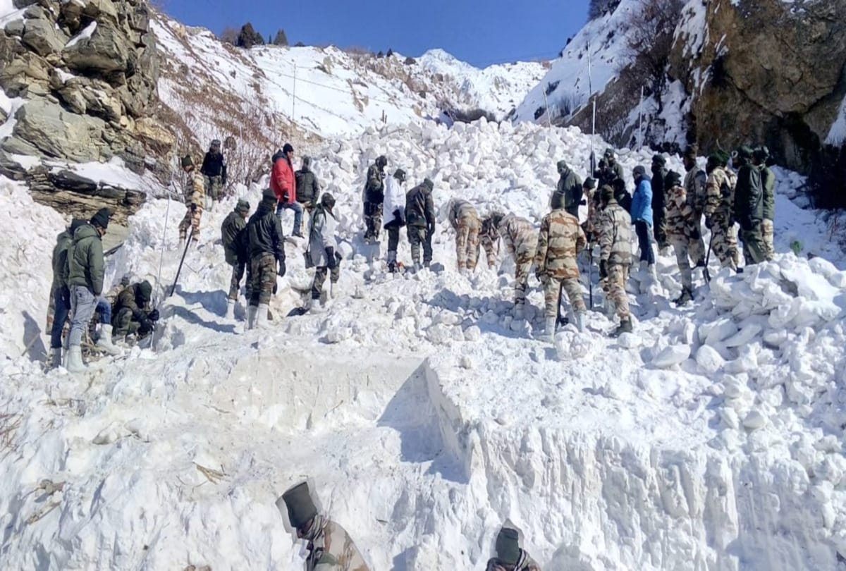 31 people stranded in snowfall, airlift, patients and pregnant women involved in Kashmir