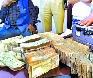caught 21 lakh cash in suv