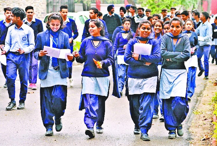 CBSE 12th Class Exam Paper of Sociology Subject without Teacher in School
