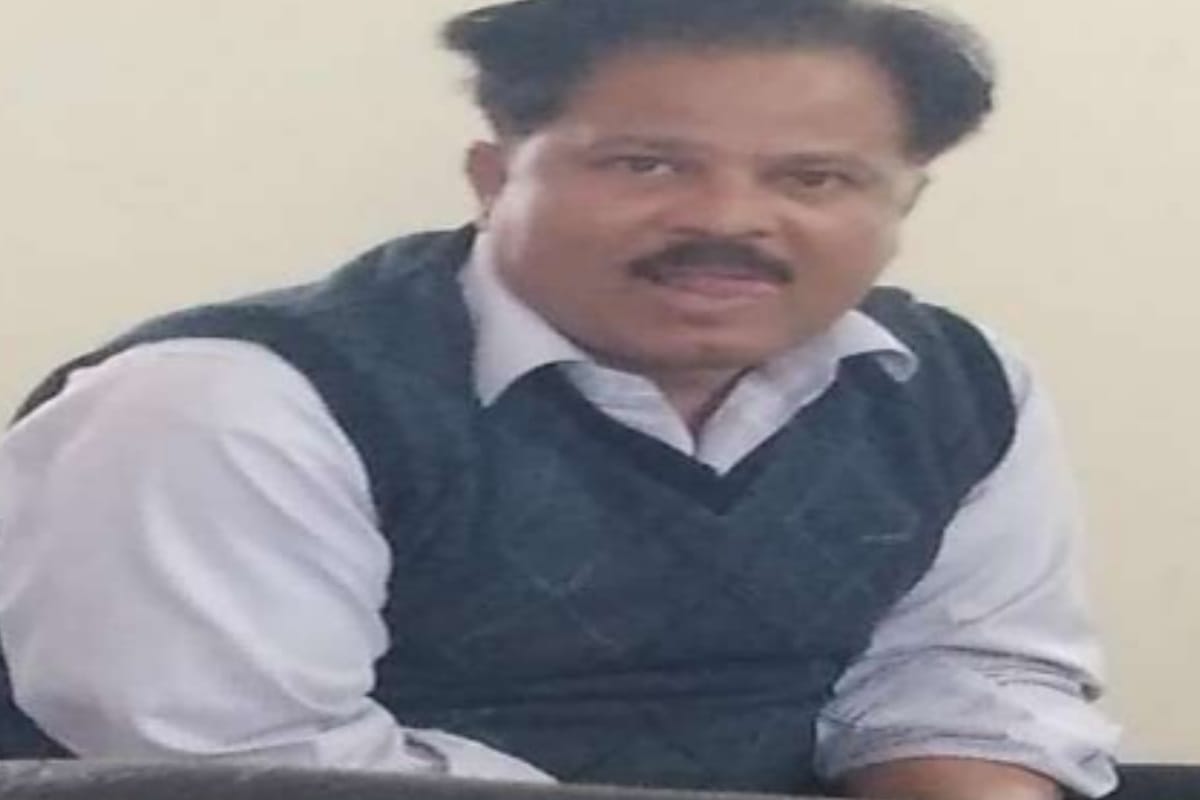 Anti corruption team arrested clerk  and one women staff take bribe in Meerut
