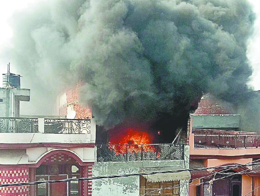 BJP leader's factory fire, loss of eight lakhs
