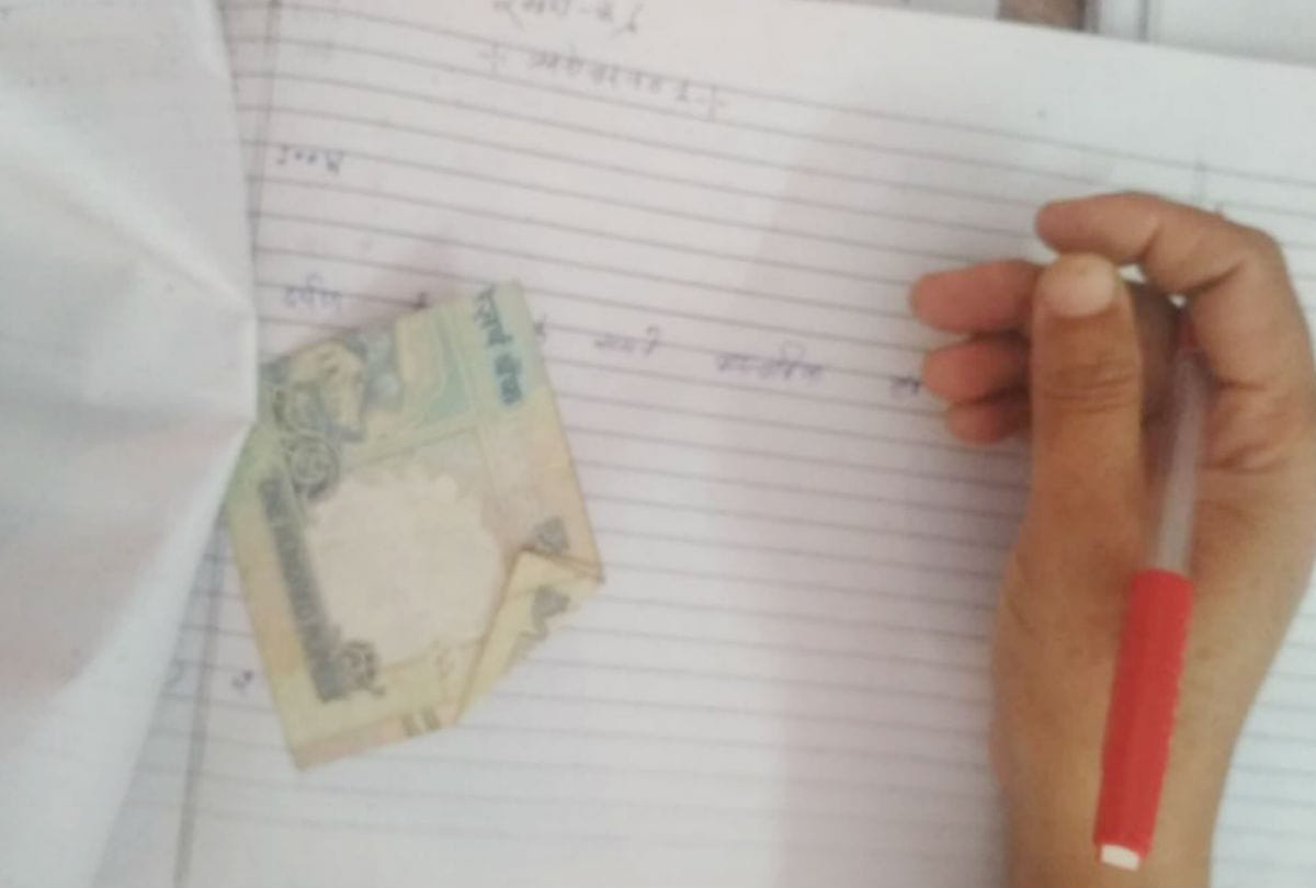 currency notes found in answer sheets of up board exam 2019