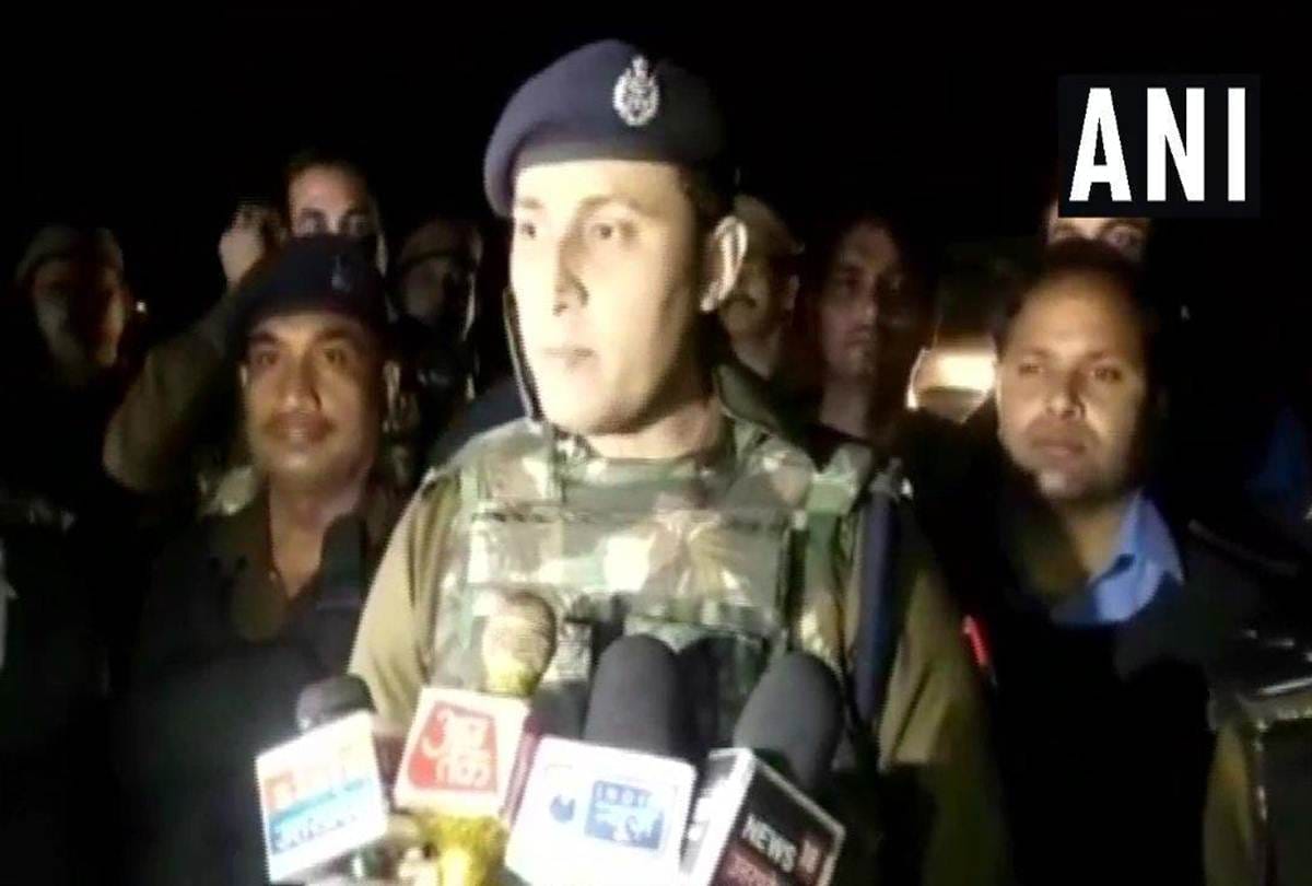 Two miscreants with a bounty of Rs 25,000 were injured in encounter with police in Etawah