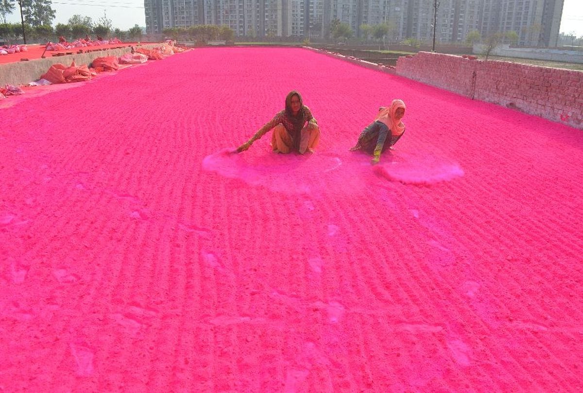 holi colours making in mathua