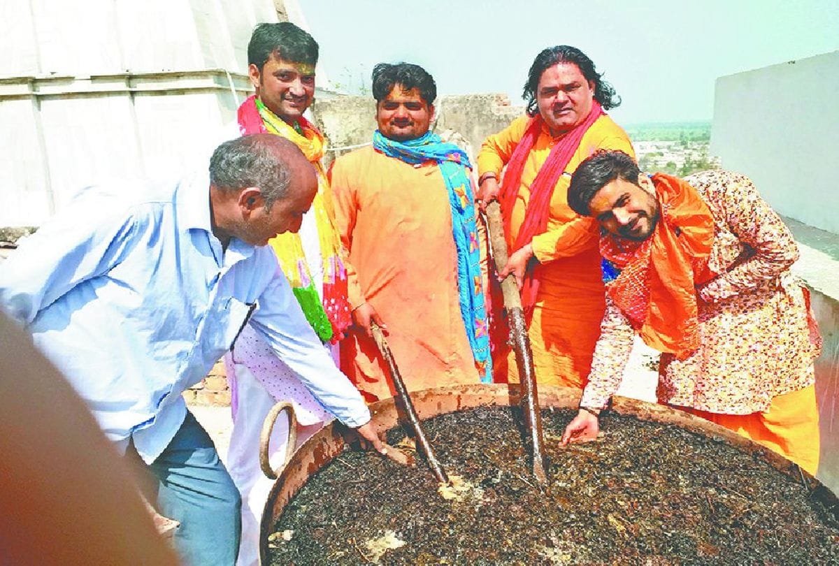 holi colours making in mathua