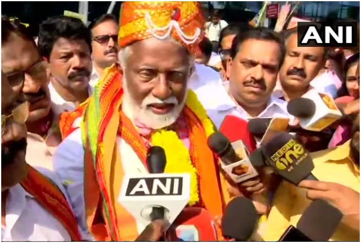 Lok Sabha Elections 2019: BJP workers welcome Rajasekharan at Thiruvananthapuram airport