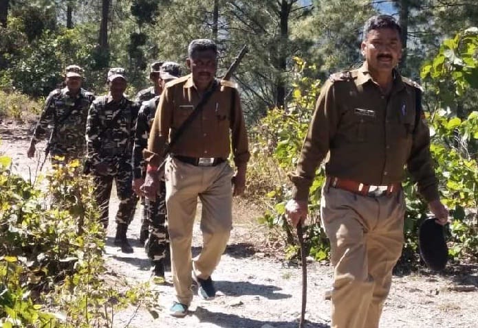 Police and SSB jawans escape the Indo-Nepal border