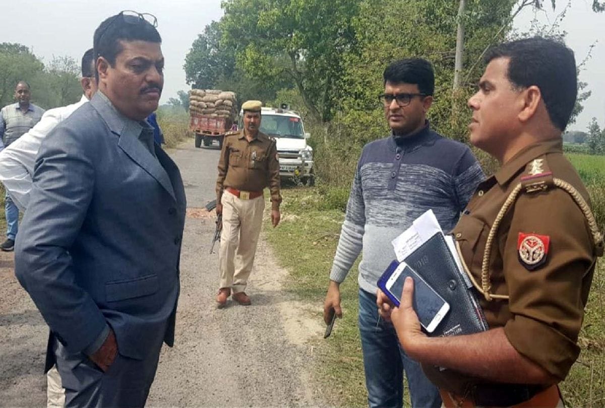 miscreants looted people after road hold up in kasganj