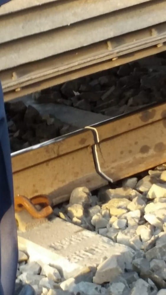 rail track broken00