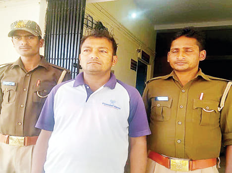 Farmer attempted suicide in front of SDM office, Pushwani bridge's road broken, increased danger